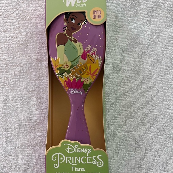 NIB Disney Princess 3 Piece Wet Brush Collection! - Picture 2 of 3